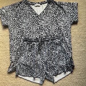 Zenana  Black & White Leopard Print V-Neck Top